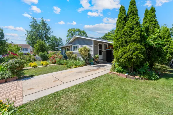 1 Hale PL, Roosevelt, NY 11575
