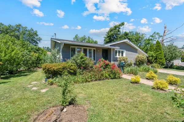 1 Hale PL, Roosevelt, NY 11575