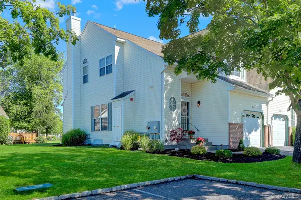 2106 Nicole DR, Port Jefferson Station, NY 11776