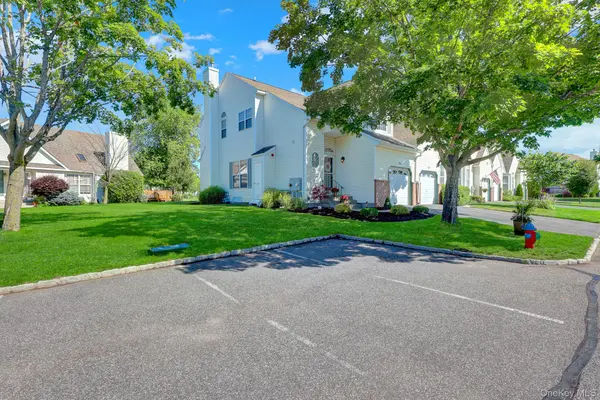 2106 Nicole DR, Port Jefferson Station, NY 11776