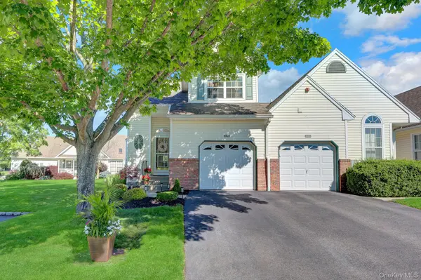 2106 Nicole DR, Port Jefferson Station, NY 11776