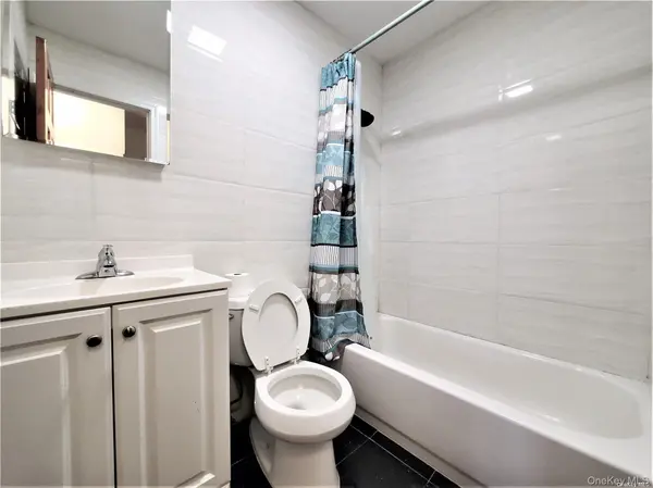 81-64 102nd AVE #3rd Fl, Ozone Park, NY 11416