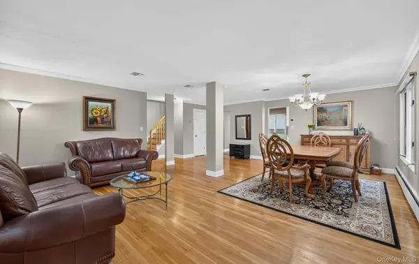 40 Pittoni DR, Commack, NY 11725