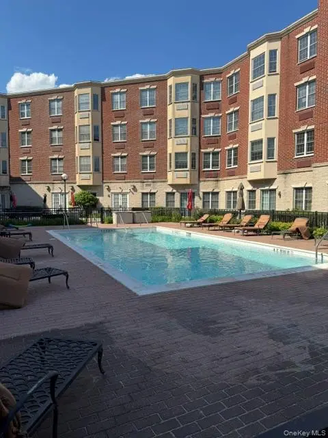 50 Merrick AVE #415, East Meadow, NY 11554