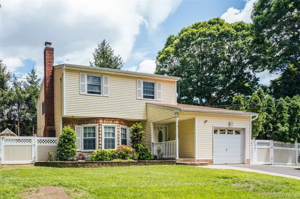 41 Brook Run DR, Medford, NY 11763