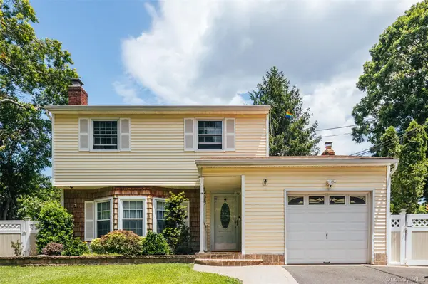 41 Brook Run DR, Medford, NY 11763
