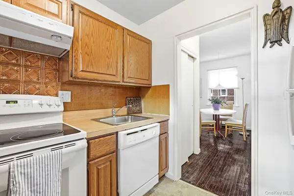 182 Pinewood RD #25, Hartsdale, NY 10530