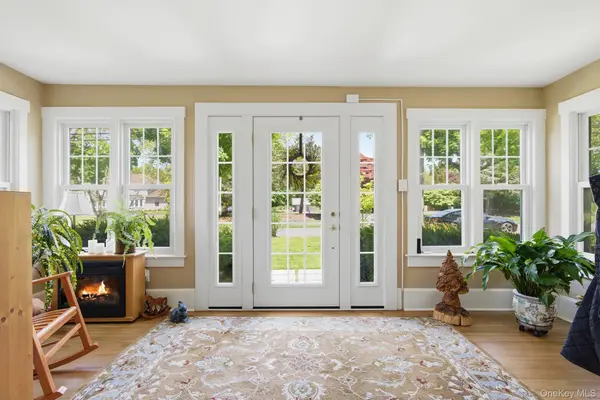 36 Watchogue AVE, East Moriches, NY 11940