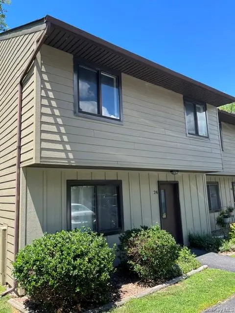 24 Hudson Heights DR, Poughkeepsie, NY 12601