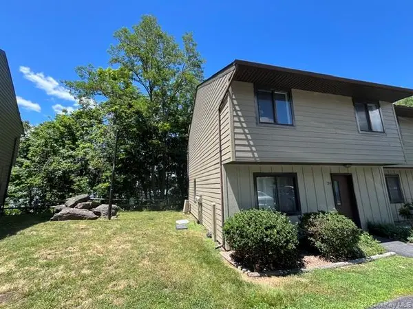 24 Hudson Heights DR, Poughkeepsie, NY 12601