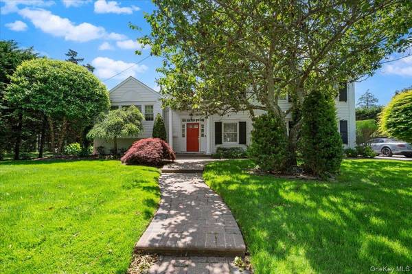 100 Cabot RD, Massapequa, NY 11758