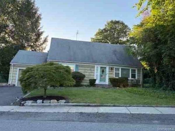 31 Glenwood RD, Glen Head, NY 11545