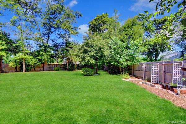 1 Burr RD, East Northport, NY 11731