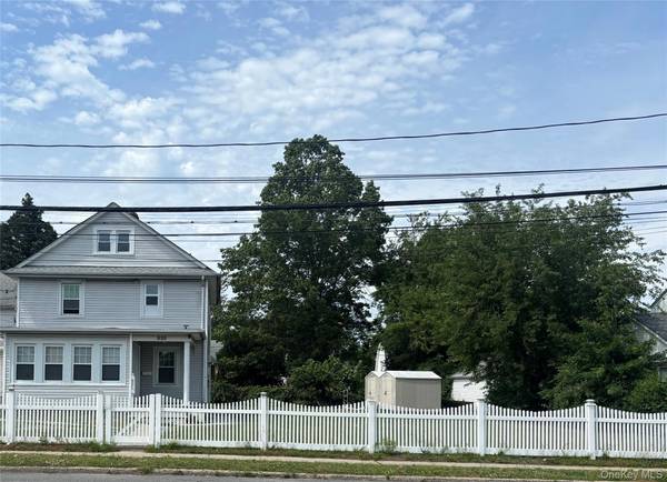 535 Cross ST, Westbury, NY 11590