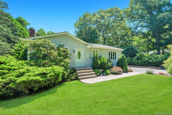 33 East ST, Middle Island, NY 11953