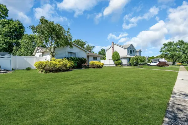 33 Cameo RD, Commack, NY 11725