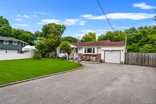 14 Urn CT, Brentwood, NY 11717