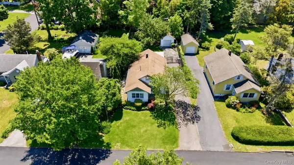 105 4th AVE, East Northport, NY 11731
