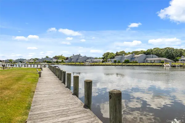 147 Fairharbor DR #147, Patchogue, NY 11772