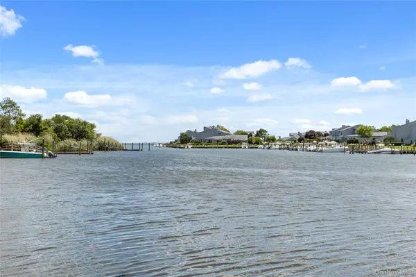 147 Fairharbor DR #147, Patchogue, NY 11772