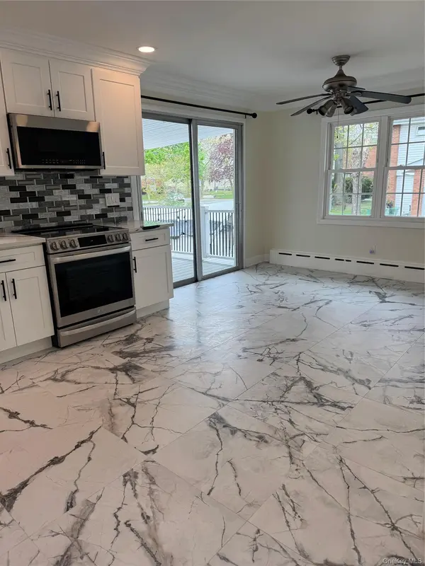 Address not disclosed, Lindenhurst, NY 11757