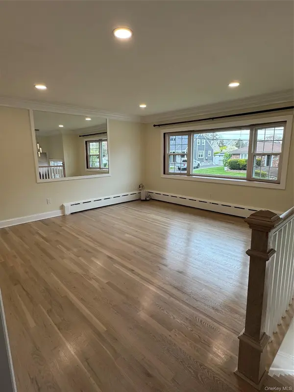 Address not disclosed, Lindenhurst, NY 11757
