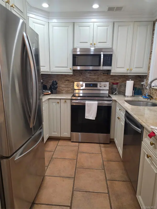 100 W Broadway #1F, Long Beach, NY 11561