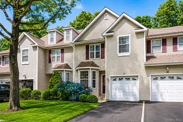 38 Avery CT, Nesconset, NY 11767