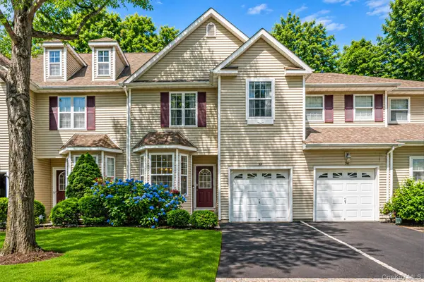 38 Avery CT, Nesconset, NY 11767