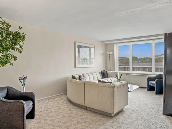 211-65 23rd AVE #4D, Bayside, NY 11360