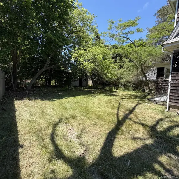 67 Tanners Neck LN, Westhampton, NY 11977