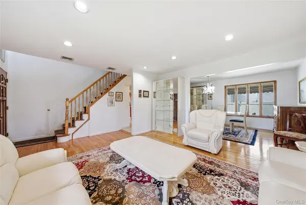 698 Washington ST, Franklin Square, NY 11010