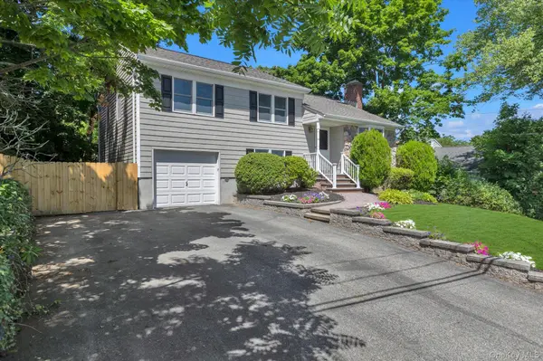 16 Meath AVE, Huntington, NY 11743