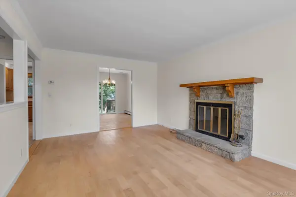 16 Meath AVE, Huntington, NY 11743