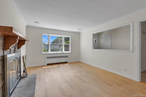 16 Meath AVE, Huntington, NY 11743