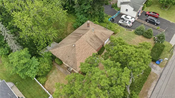 385 Manhattan BLVD, Islip Terrace, NY 11752