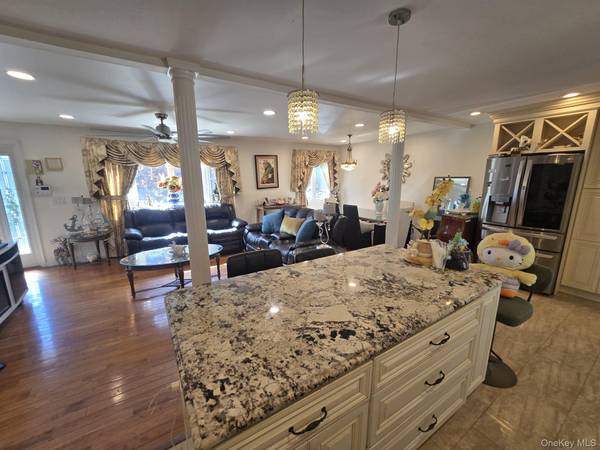 719 Oriole AVE, West Hempstead, NY 11552