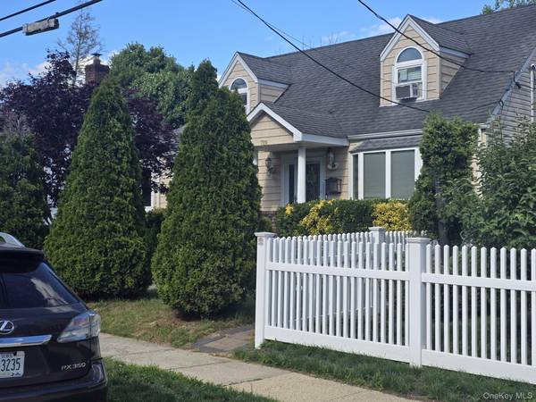 719 Oriole AVE, West Hempstead, NY 11552