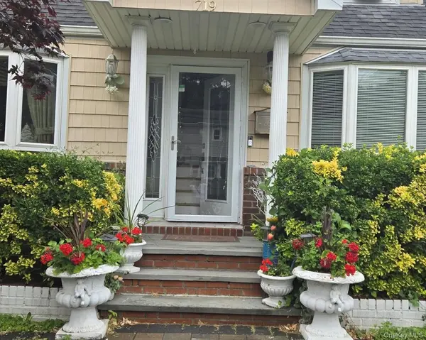 719 Oriole AVE, West Hempstead, NY 11552