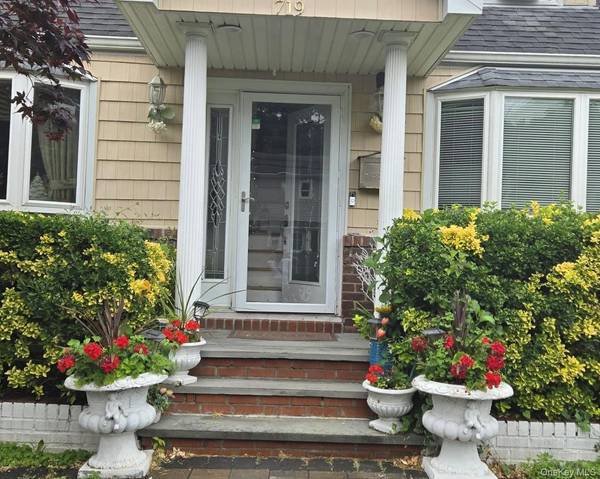 719 Oriole AVE, West Hempstead, NY 11552