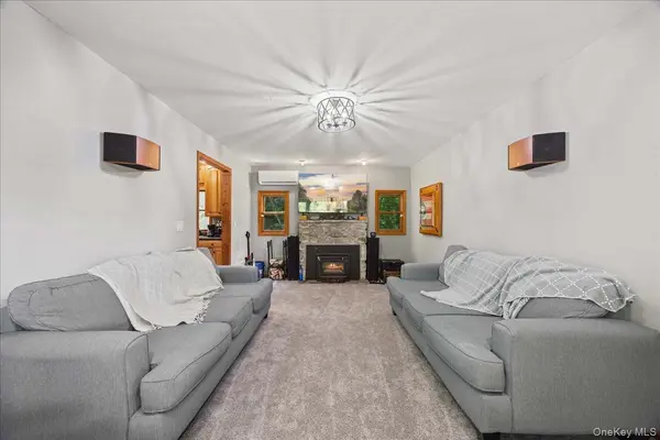 12 Cascade TRL, Monroe, NY 10950
