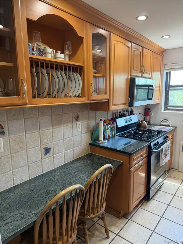 35 SHADY GLEN CT #3F, New Rochelle, NY 10805