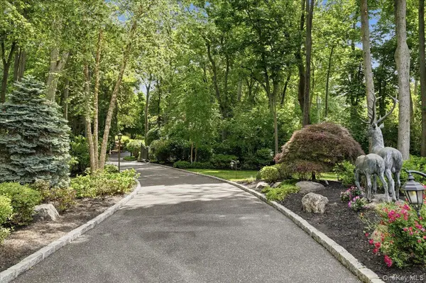 14 Woodcock LN, Old Field, NY 11733