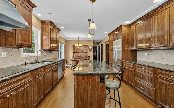 125 Ohio AVE, Massapequa, NY 11758