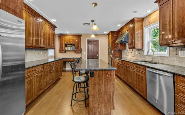 125 Ohio AVE, Massapequa, NY 11758