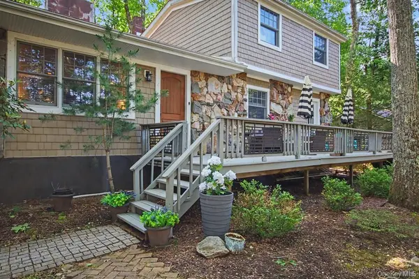 4 Scarborough CIR, Rock Hill, NY 12775