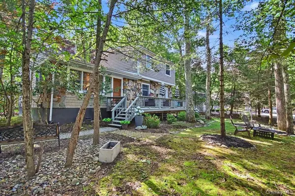 4 Scarborough CIR, Rock Hill, NY 12775