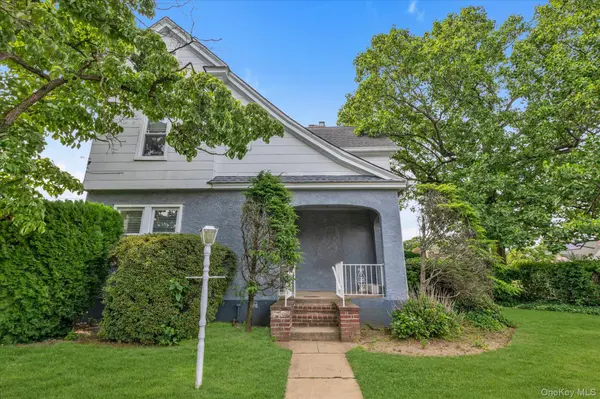 343 Nassau BLVD, New Hyde Park, NY 11040