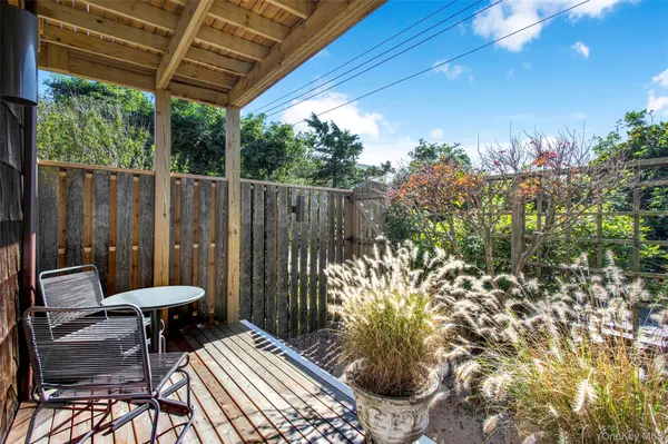 37 Bayview WALK, Cherry Grove, NY 11782