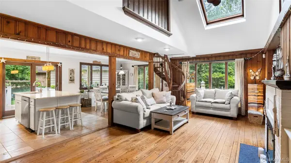 3 Ridge RD, Northport, NY 11768